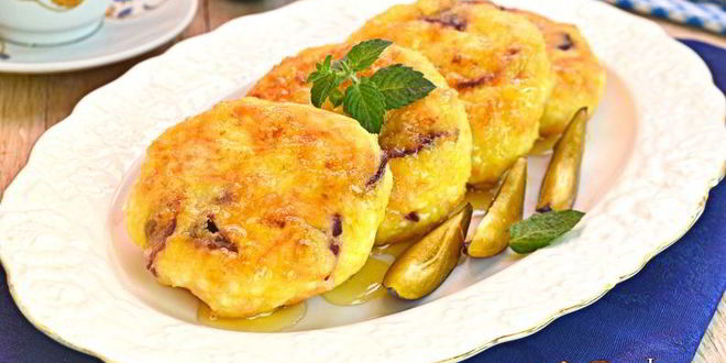 Рецепт творожные сырники с тыквой и сливами