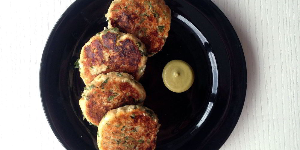 Как приготовить здоровые сырники с зеленью