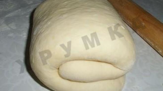 Рецепт Пресное тесто для пирожков и ватрушек на кефире без дрожжей