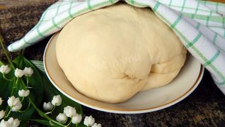 Рецепт Сдобное тесто на кефире для булочек