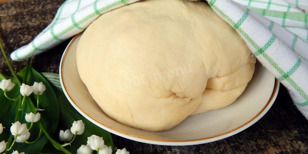 Как приготовить сдобное тесто на кефире для булочек