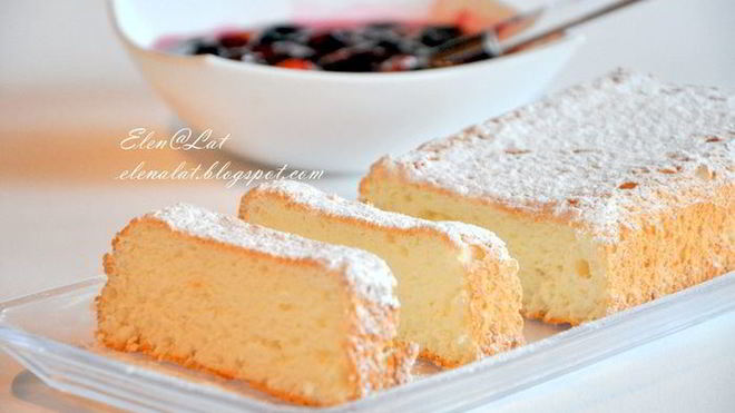 Рецепт Бисквит на белках Пища Ангелов с ягодным соусом