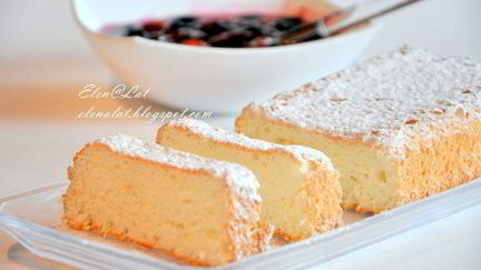 Рецепт Бисквит на белках Пища Ангелов с ягодным соусом