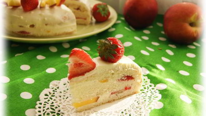 Рецепт Бисквитный фруктовый торт со сливочным кремом к празднику День семьи, любви и верности
