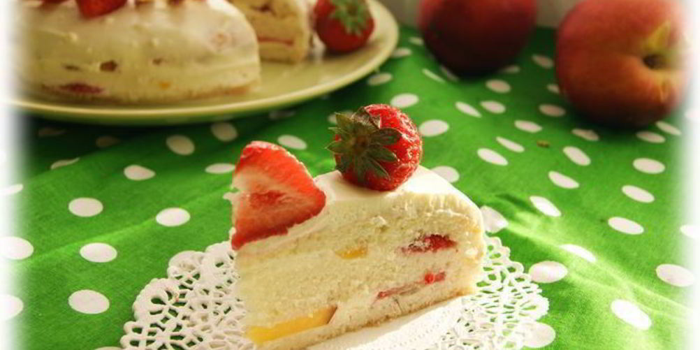 Как приготовить бисквитный фруктовый торт со сливочным кремом к празднику день семьи, любви и верности