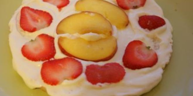 Рецепт бисквитный фруктовый торт со сливочным кремом к празднику день семьи, любви и верности