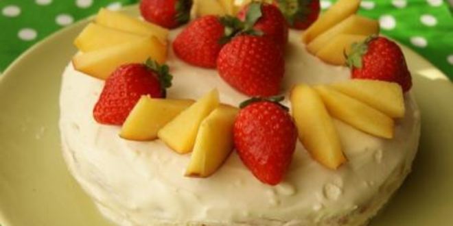 Рецепт бисквитный фруктовый торт со сливочным кремом к празднику день семьи, любви и верности