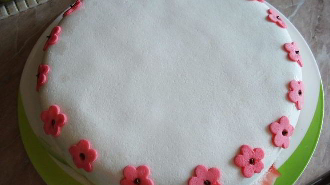 Рецепт Бисквитный торт с мастикой