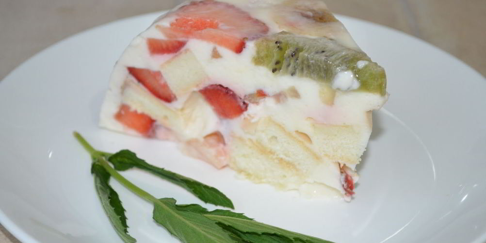 Рецепт бисквитный фруктовый торт со сливочным кремом к празднику день семьи, любви и верности