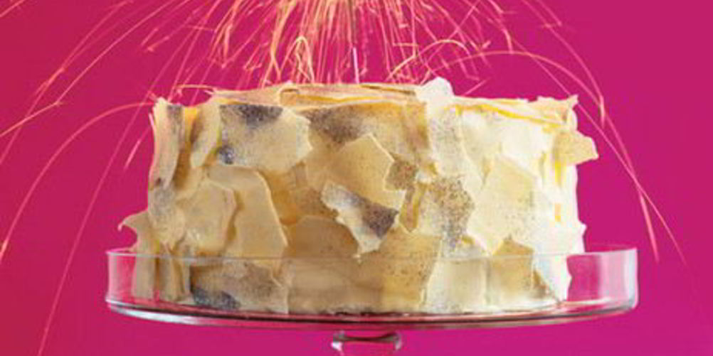 Как приготовить хлопья из белого шоколада с блестками для украшения торта