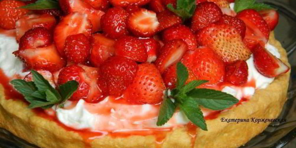 Рецепт тортик с клубникой и взбитыми сливками