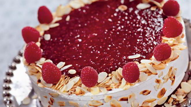 Рецепт Миндальный торт с малиной