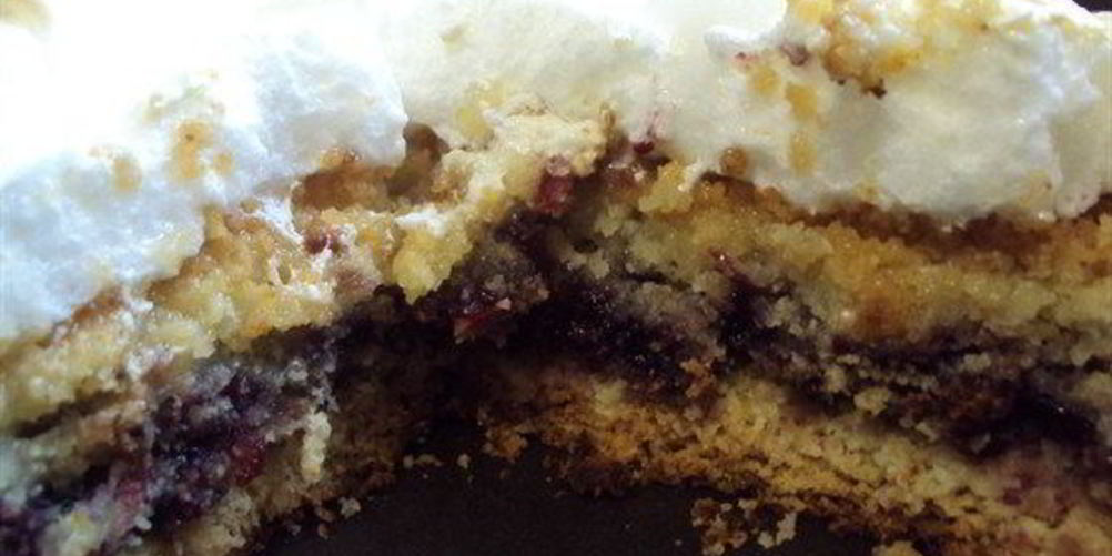 Как приготовить нежный песочный торт с белковым кремом