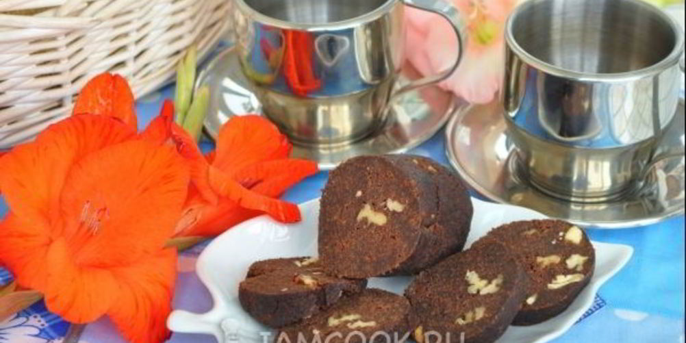 Как приготовить шоколадная колбаска из бисквитной крошки