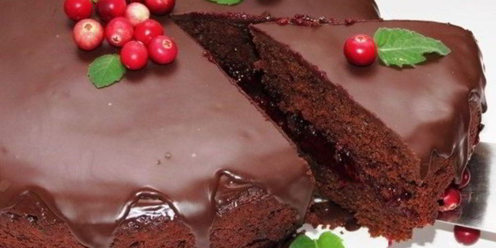 Как приготовить шоколадно-клюквенный торт