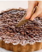 Торт пеликан с орехами пекан