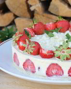 Торт с клубникой