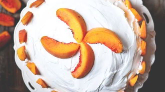 Рецепт Торт с творогом и персиками