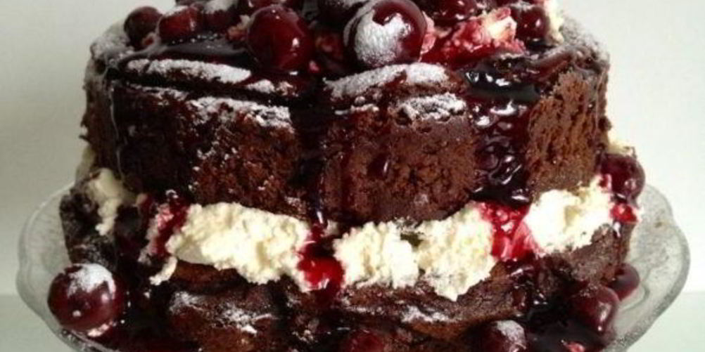 Как приготовить торт с вишней и сметаной