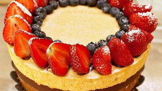 Рецепт Торт Шоколад и клубника со сгущенным молоком