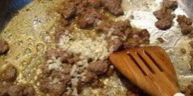 Рецепт тортеллини с колбасой и томатным соусом