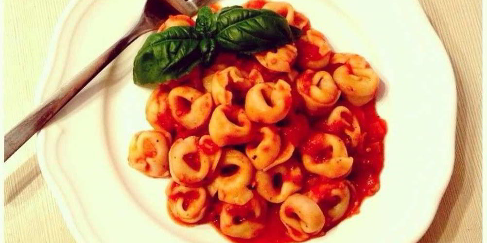 Как приготовить тортеллини в томатном соусе
