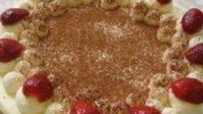 Рецепт Тортик с клубникой и взбитыми сливками