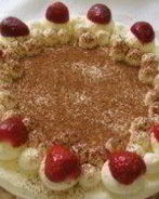 Тортик с клубникой и взбитыми сливками