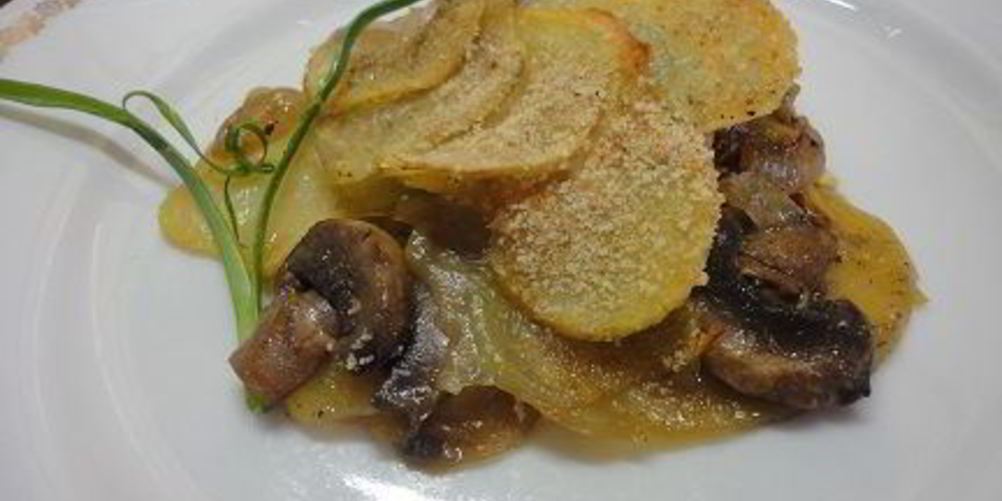 Рецепт картофельная запеканка с морковью и луком