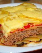 Мясная запеканка с помидорами, картофелем и баклажаном