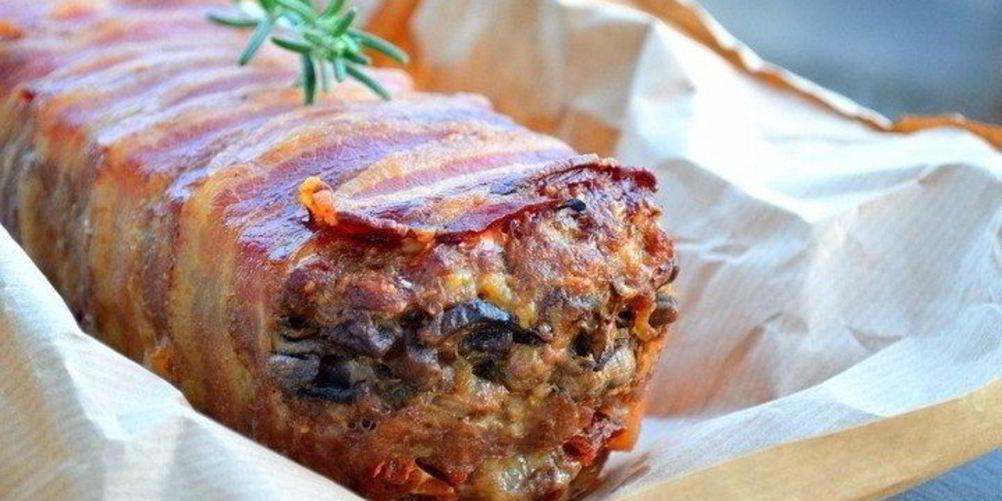 Как приготовить мясная запеканка в беконе с грибами