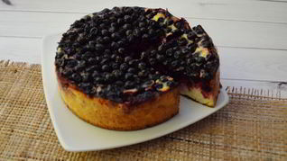 Рецепт Творожная запеканка с черной смородиной