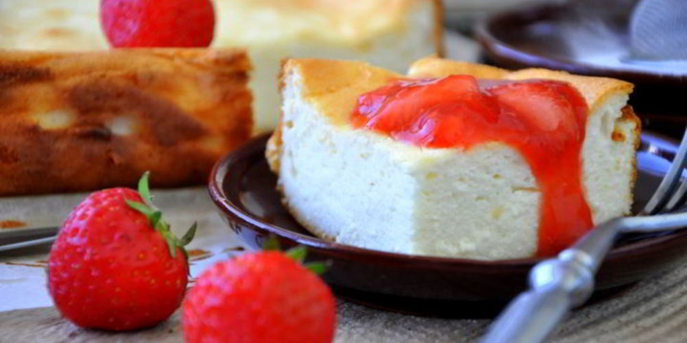 Как приготовить творожная запеканка с клубничным соусом