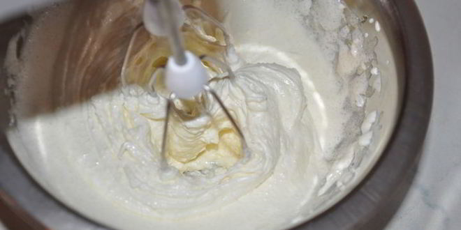 Рецепт творожная запеканка с клубничным соусом