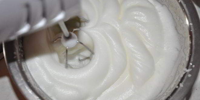 Рецепт творожная запеканка с клубничным соусом