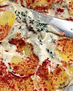 Запеканка из картофеля с цесаркой и голубым сыром