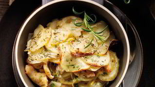 Рецепт Запеканка из курицы и картофеля с розмарином