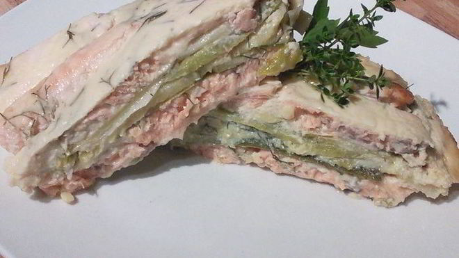 Рецепт Запеканка из лосося с кабачком и пореем