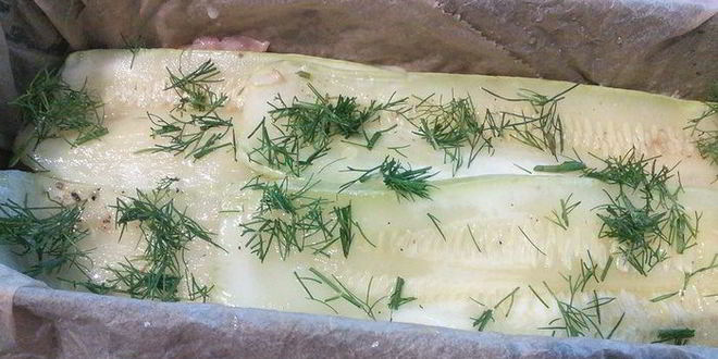 Рецепт запеканка из лосося с кабачком и пореем