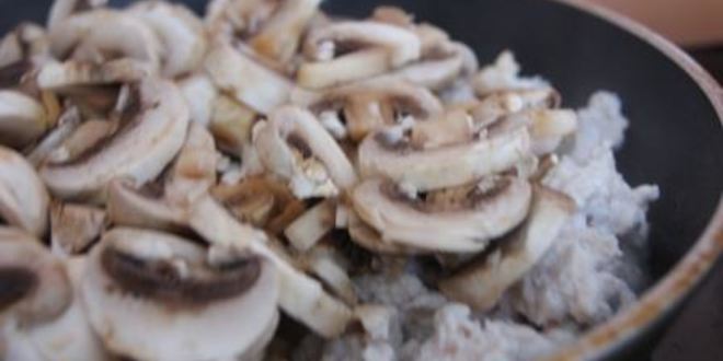 Рецепт запеканка с куриным филе, грибами и картофельным пюре