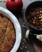 Запеканка с луковым соусом и кедровыми орешками