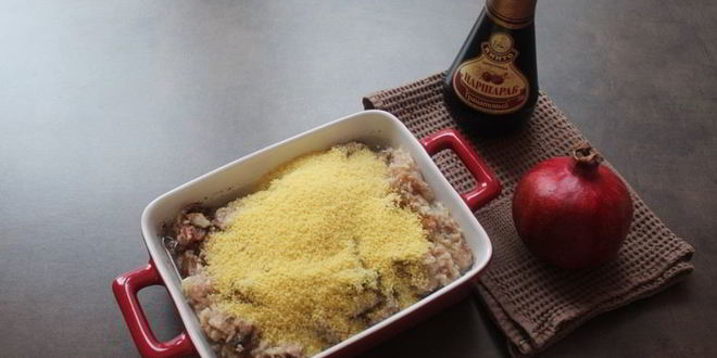 Рецепт запеканка с луковым соусом и кедровыми орешками