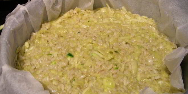 Рецепт запеканка с рисом, кабачками и соусом песто