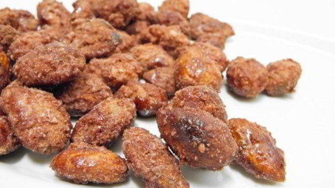 Рецепт Хрустящие орехи в кокосовой стружке и карри