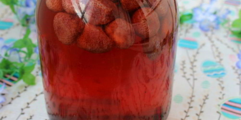 Как приготовить компот из клубники на зиму