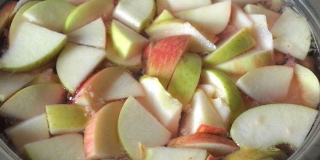 Рецепт компот из персиков, яблок и малины с мелиссой