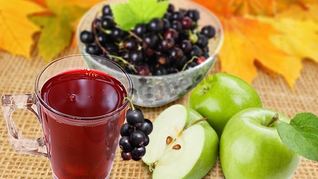 Рецепт Компот из яблок и смородины на зиму