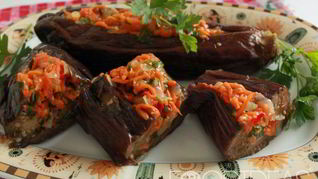 Рецепт Квашеные баклажаны, фаршированные морковью и чесноком на зиму