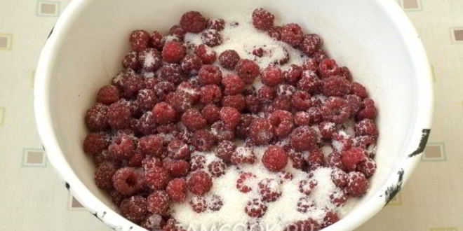 Рецепт малина в собственном соку на зиму