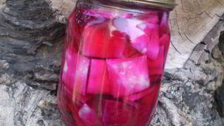 Рецепт Капуста, маринованная кусочками со свеклой